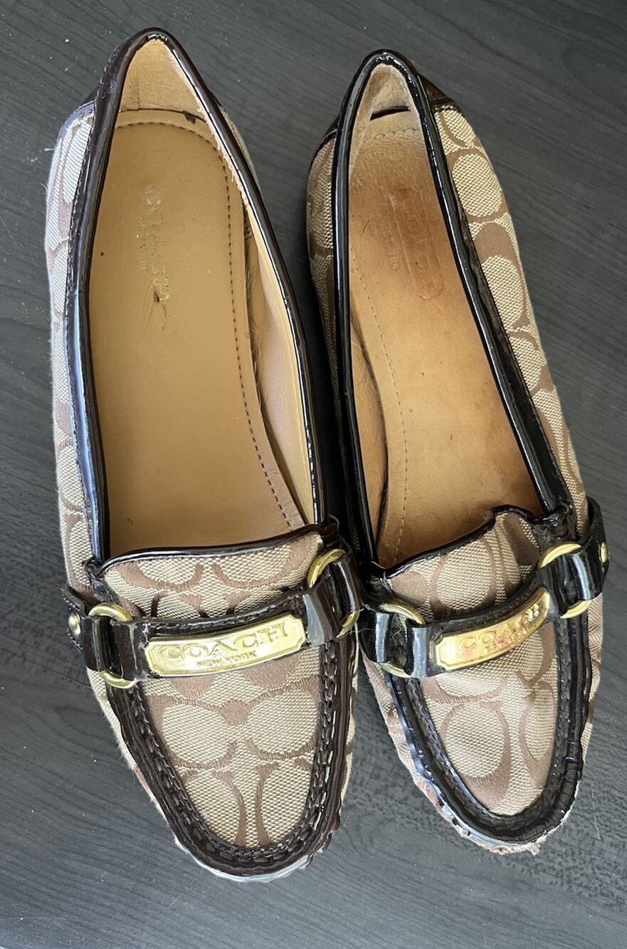 Coach Signature Logo Loafer Flats Beige/Brown Leather Slip On Round Toe 7